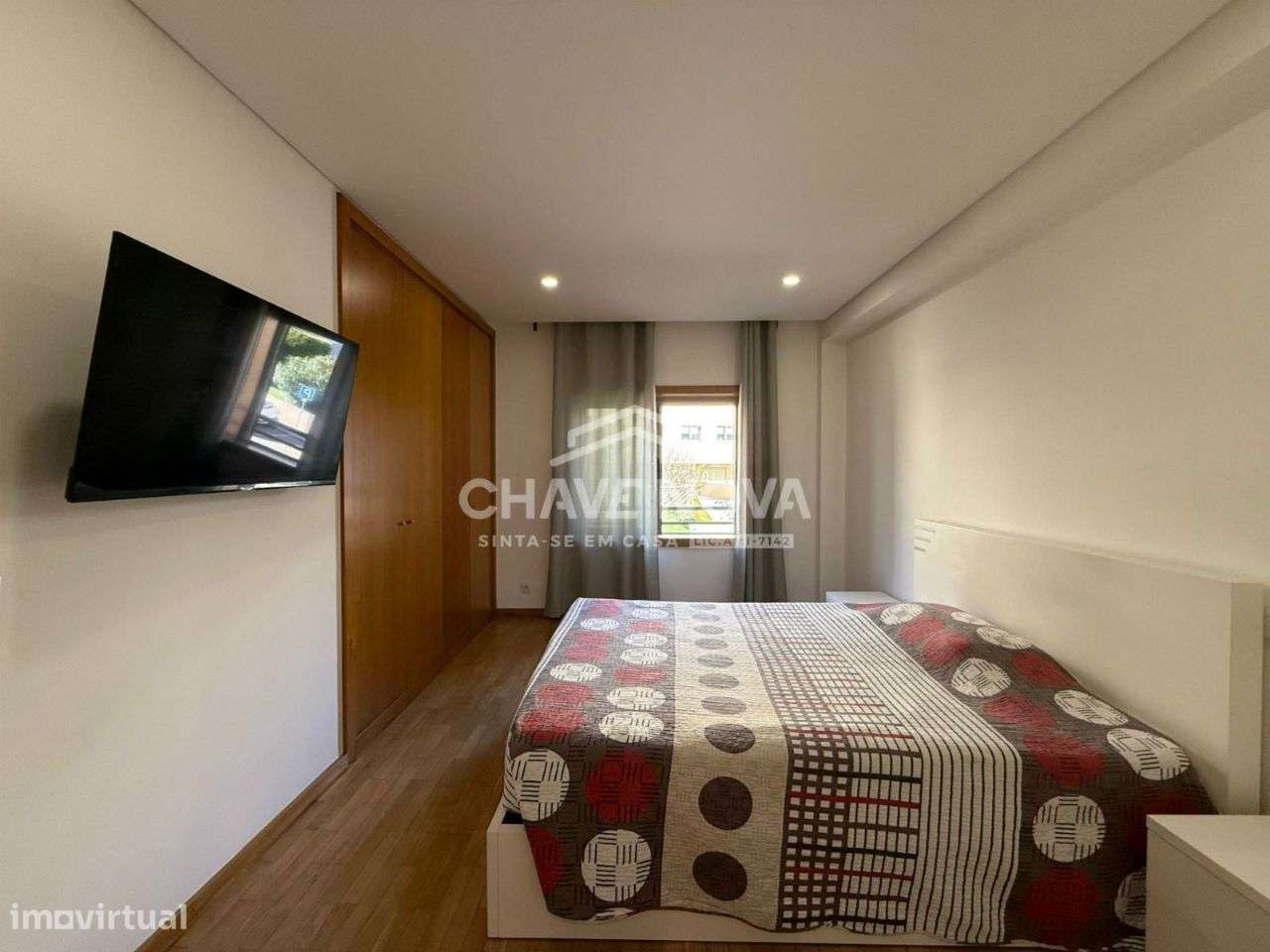 Apartamento T2+1 Renovado c/ Lugar de Garagem em Santa Marinha-11