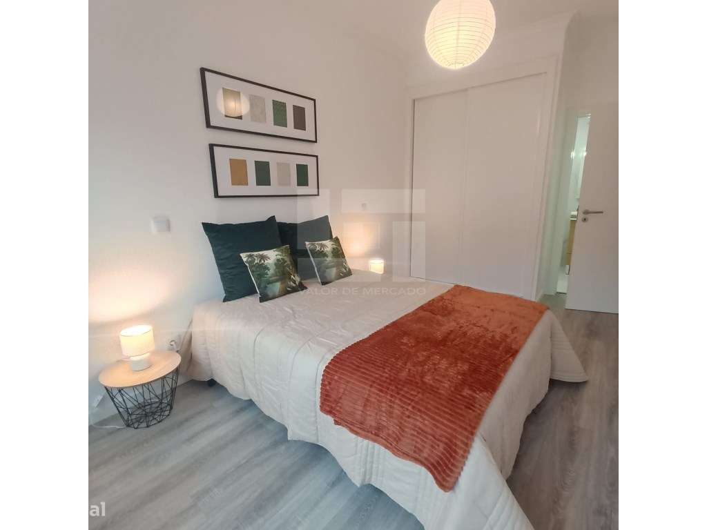 Apartamento t3 à venda na Rua João Ortigão Ramos,-14