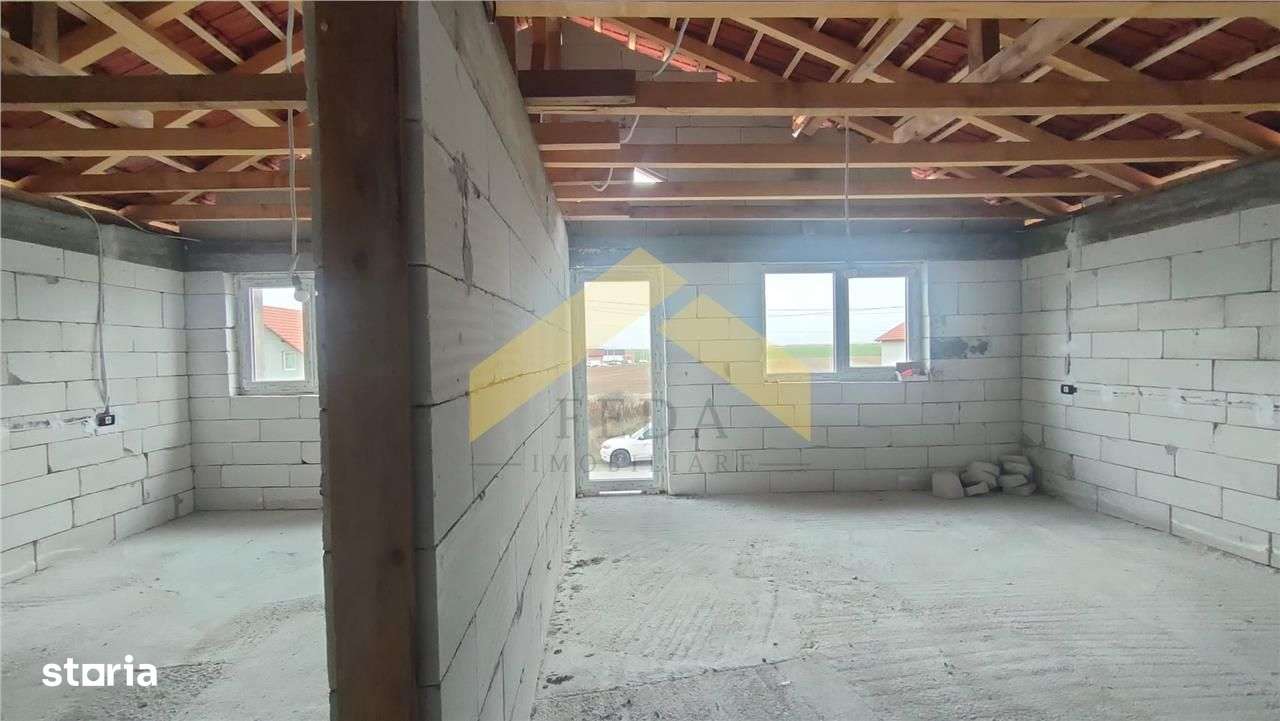 Casa la rosu de vanzare in localitatea Fantanele - Imagine principală: 5/9