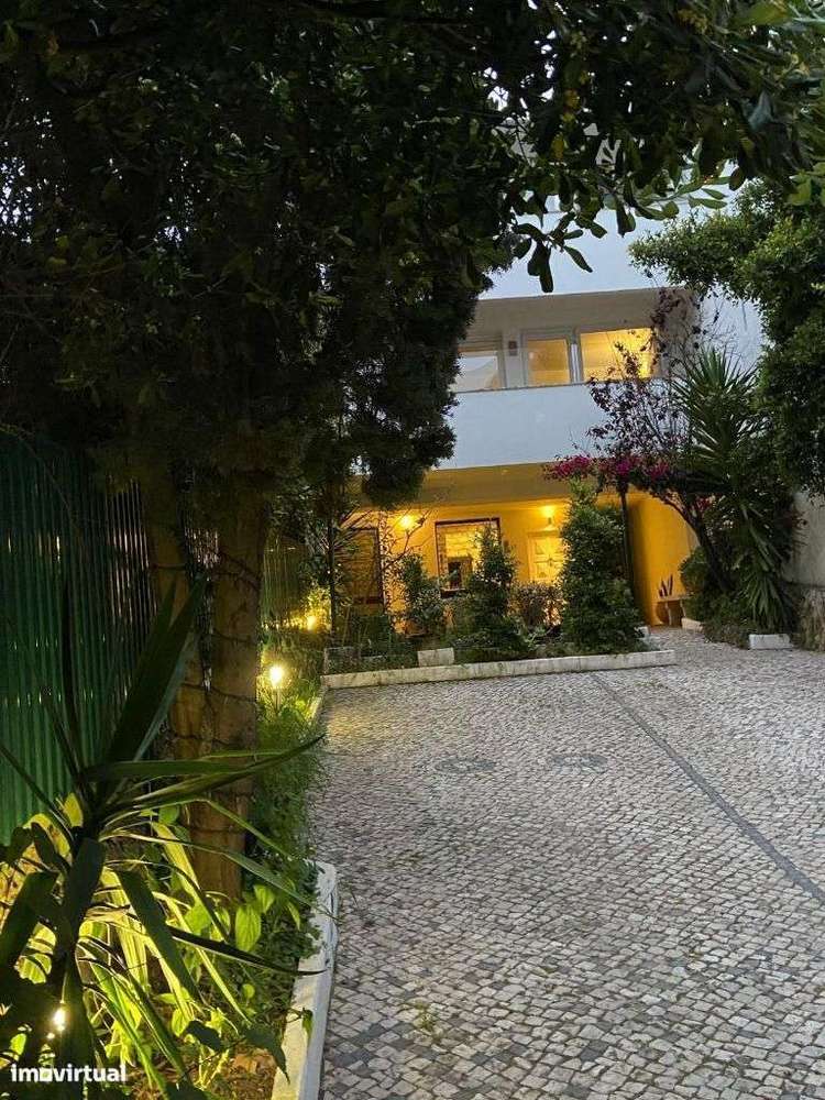 Moradia T4+1 para remodelação Gandarinha em Cascais-13