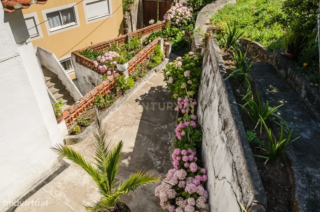 No Centro de Alcobaça  Prédio com Terreno e Projeto Aprovado - Grande imagem: 1/24