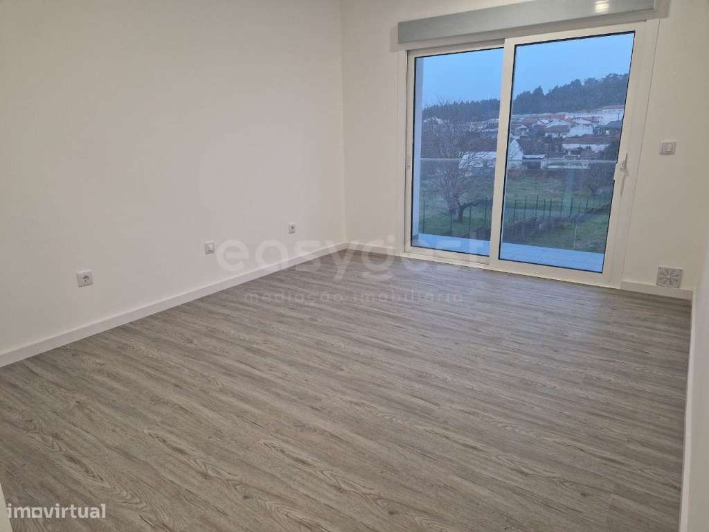 Moradia T3 Nova com lagradouro, situada em Mogofores, Anadia-15