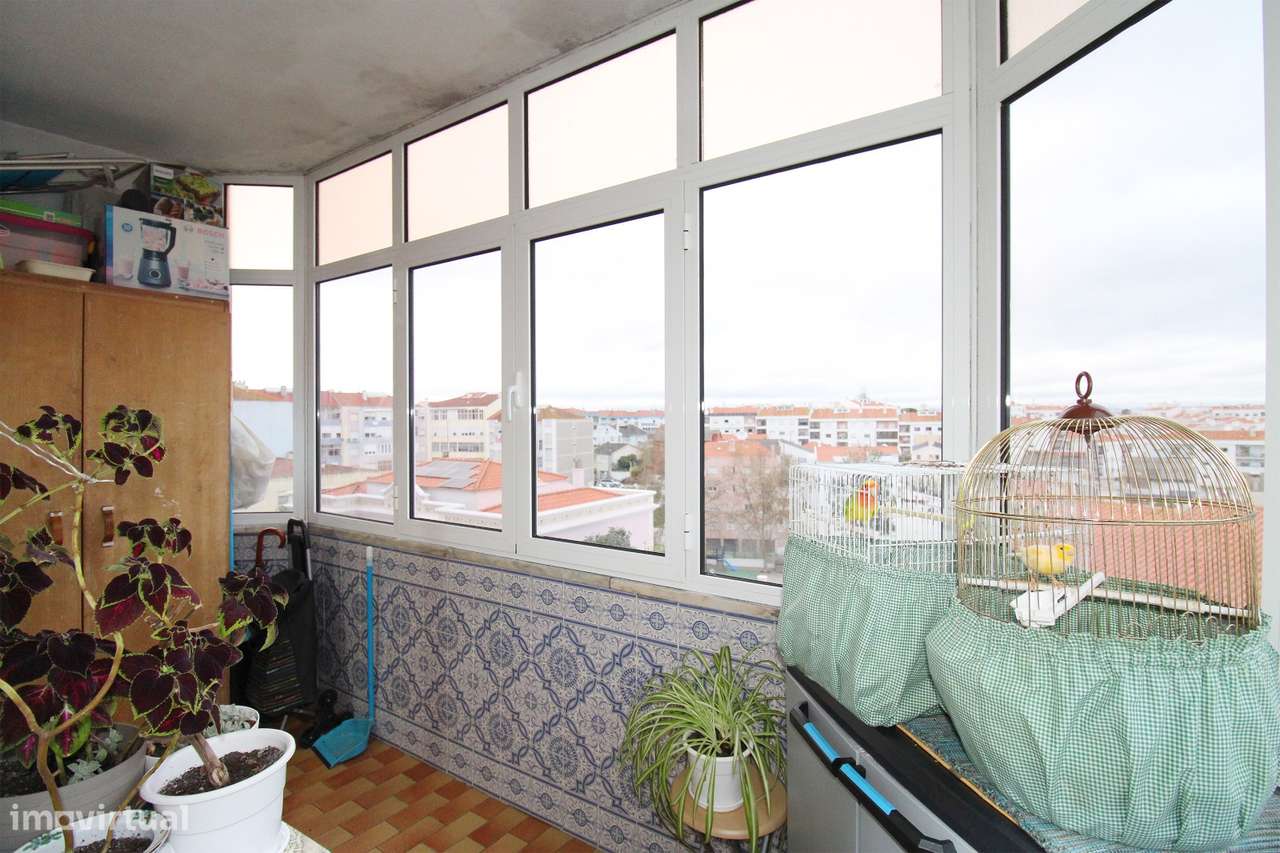 Apartamento T2 Amora - Seixal-12
