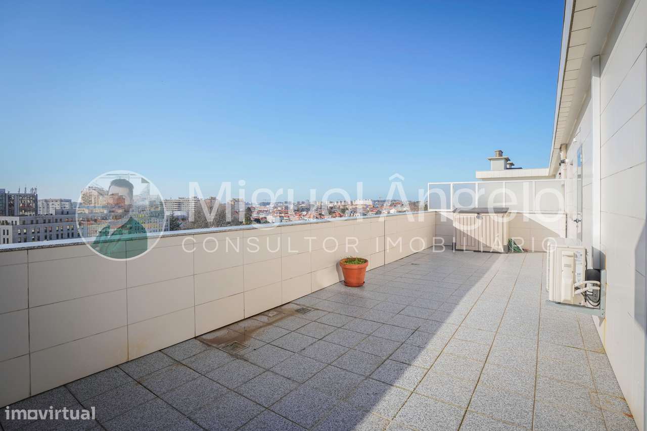 T1 no 5º piso recuado, terraço de 35m²,  vista deslumbrante para o mar - Grande imagem: 2/21