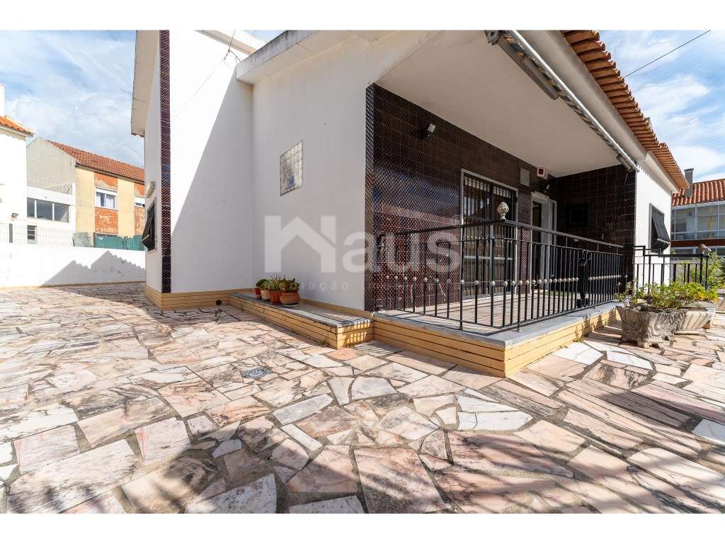 Moradia isolada T4 térrea com garagem-25