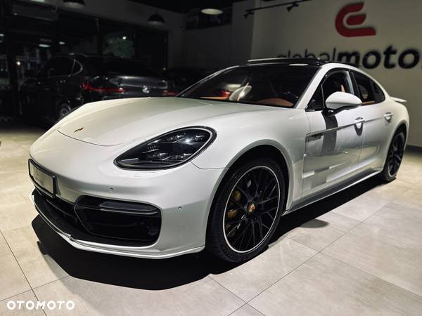 Porsche Panamera Turbo - 1