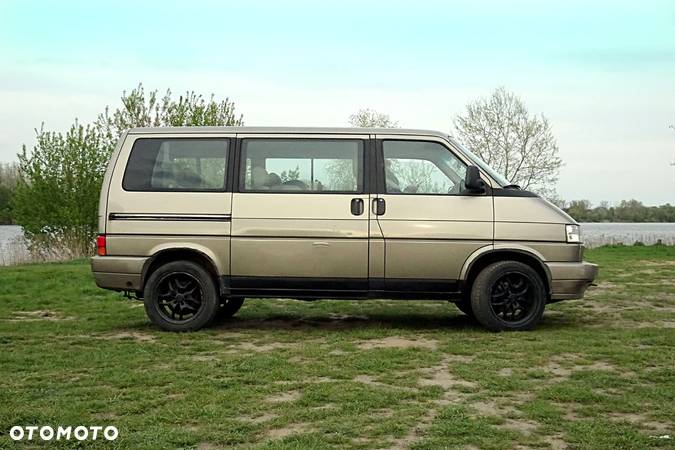 Volkswagen Caravelle - 4