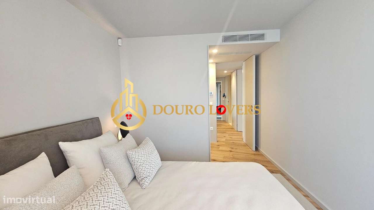 Apartamento T2 com Varanda e Garagem em Matosinhos-8