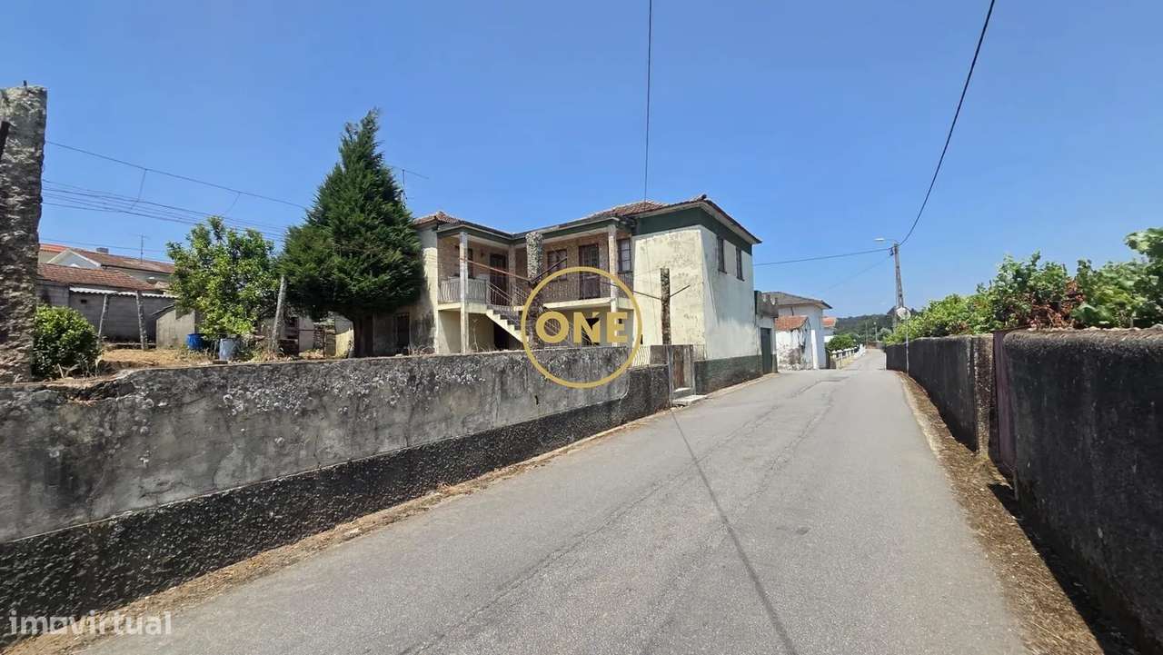 Moradia T4 para Restauro em Lousado com Projeto Aprovado-10
