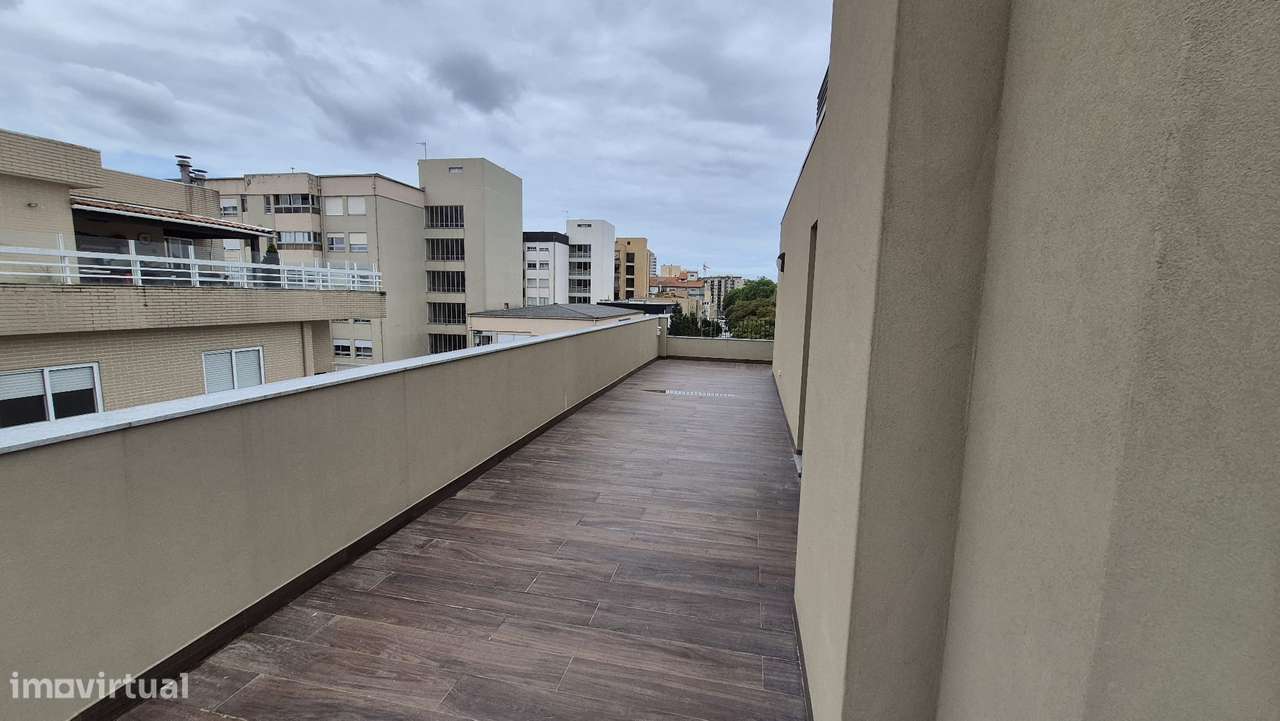 T3 Recuado no último piso, com terraço de 77,35m2 e garagem fechada-16