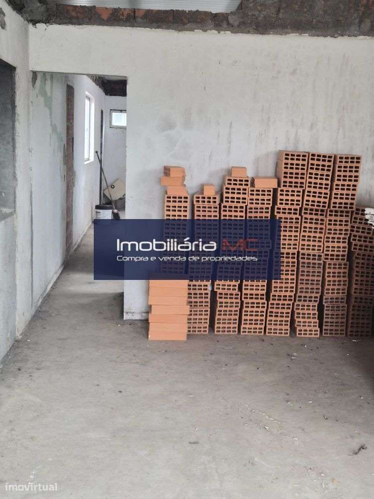 Armazém à venda na zona de Oliveira do Douro (Sardão) - Grande imagem: 3/5