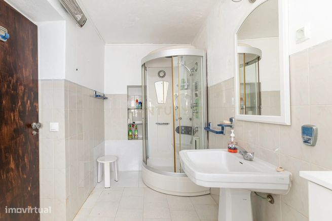 Oportunidade Única no Algarve – Propriedade de 33.840m² com duas morad-24