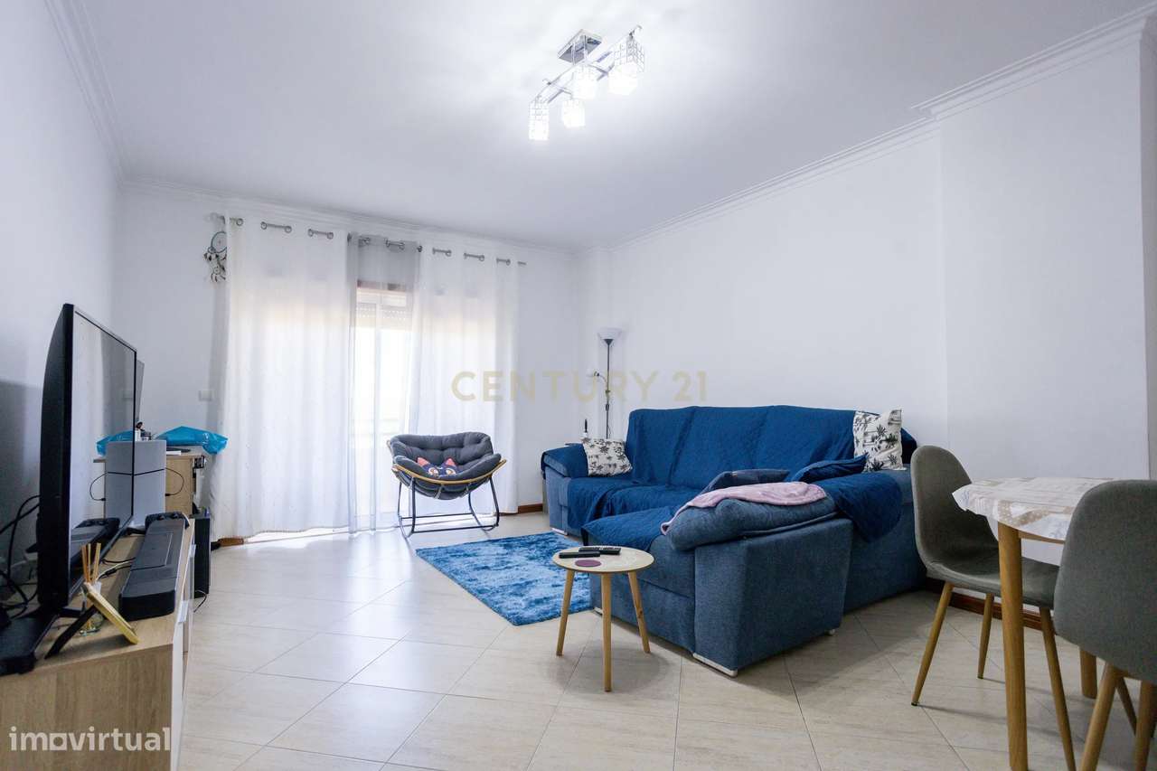T2 com 2 casas de banho e ampla varanda-9