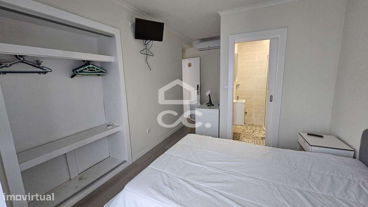 Alojamento com 10 quartos, pronto a rentabilizar, com obras recentes e-30