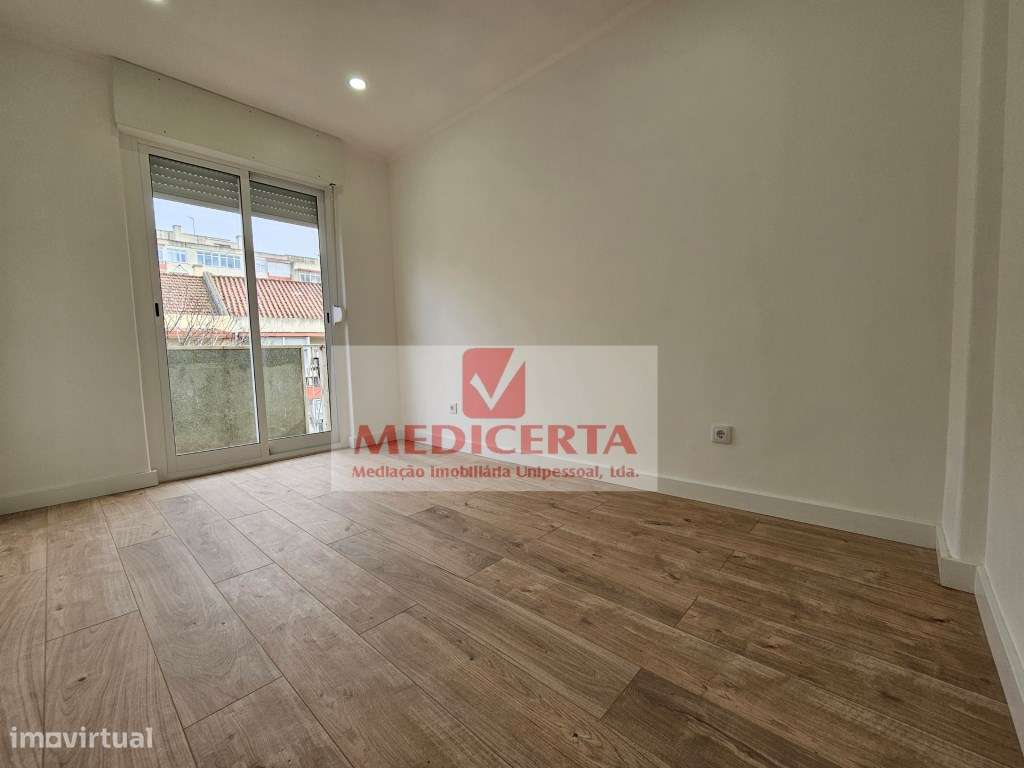 Amadora- Damaia-Cima T4 (104m2) Totalmente remodelado-12