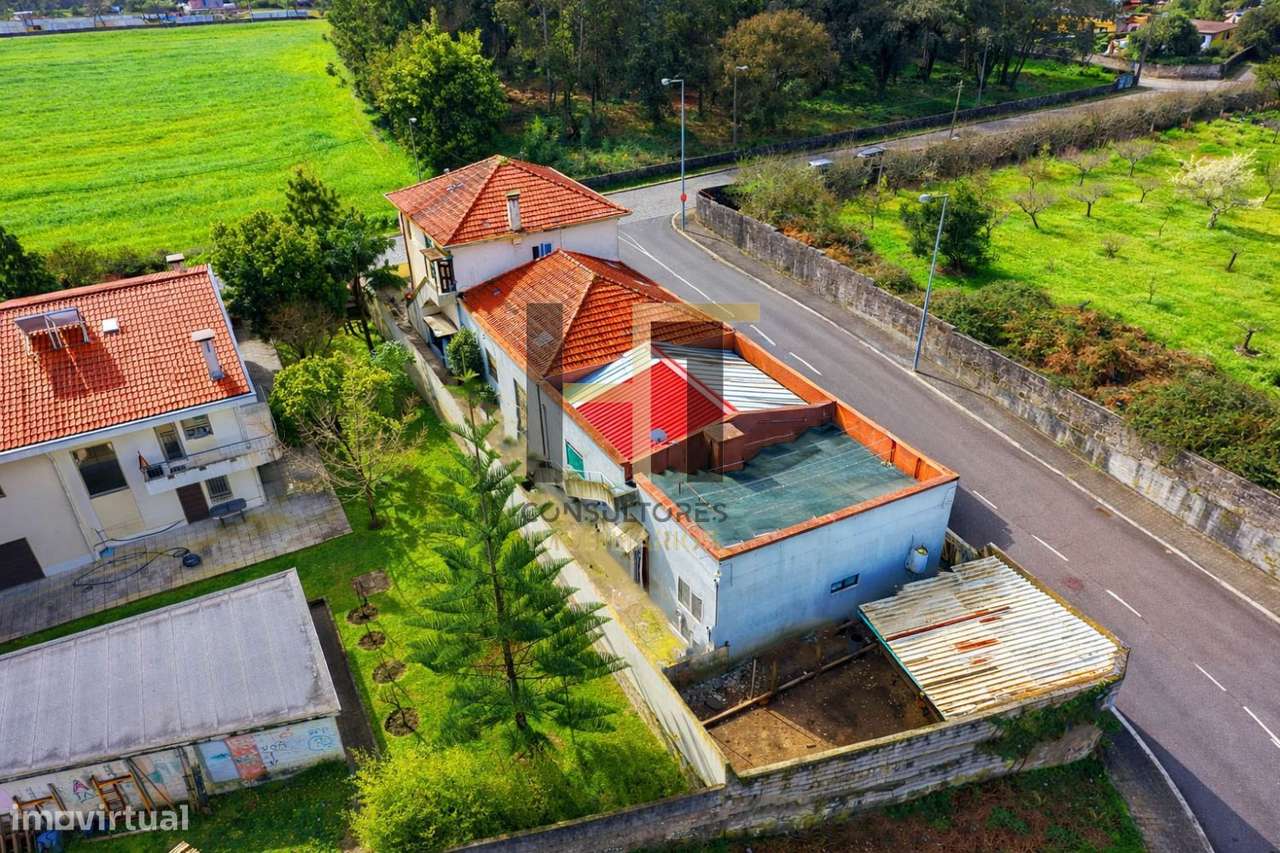 Moradia com Armazém e 2 Habitações | Elevado Potencial de Investime - Grande imagem: 5/23