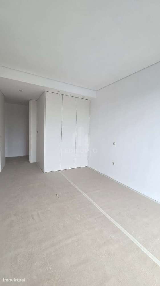 Apartamento T2 com Varanda e Garagem em Condomínio Fechado Conforto, Q - Grande imagem: 5/28