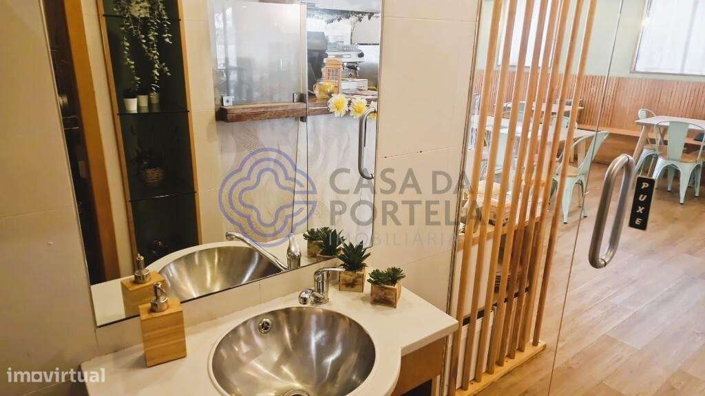 Espaço de Restauração: Geladaria, Creparia e Brunch para Trespasse, em-5