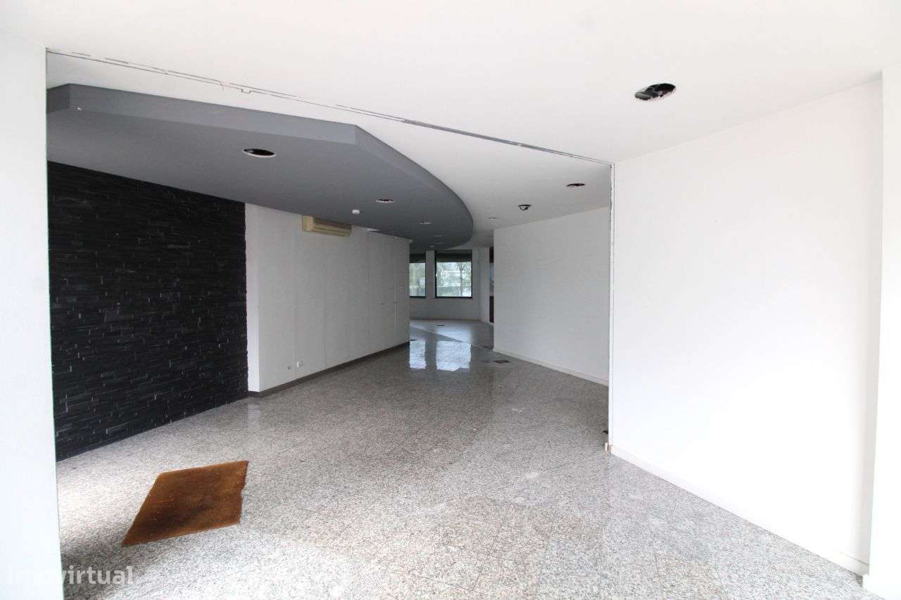 Loja Junto à Circunvalação - Grande imagem: 3/17