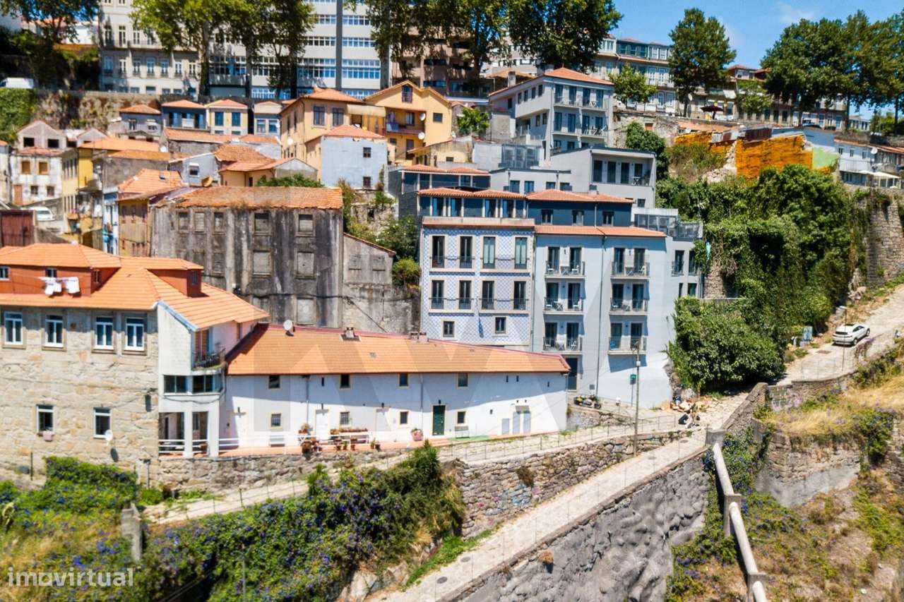 Uma Joia Contemporânea Sobre o Douro - T1 com vistas deslumbrantes-33