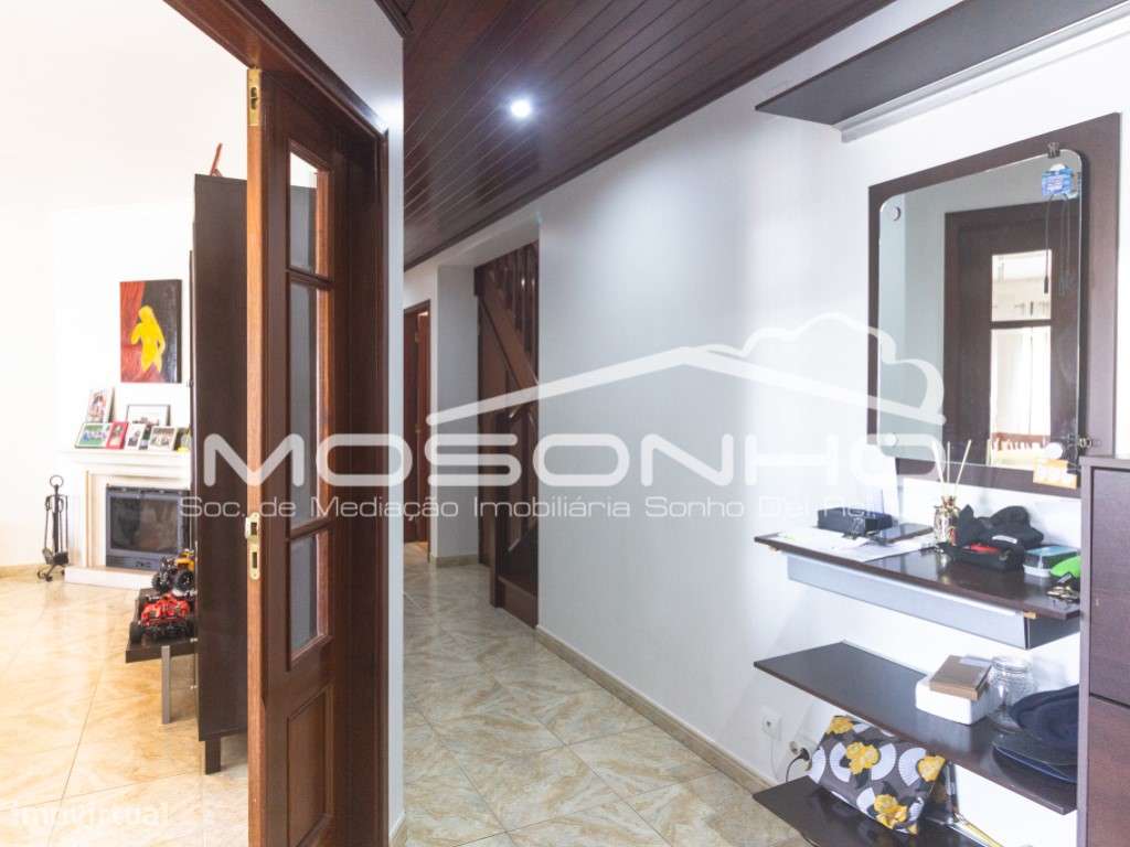 Apartamento T3 duplex, com excelente localização - Grande imagem: 2/24