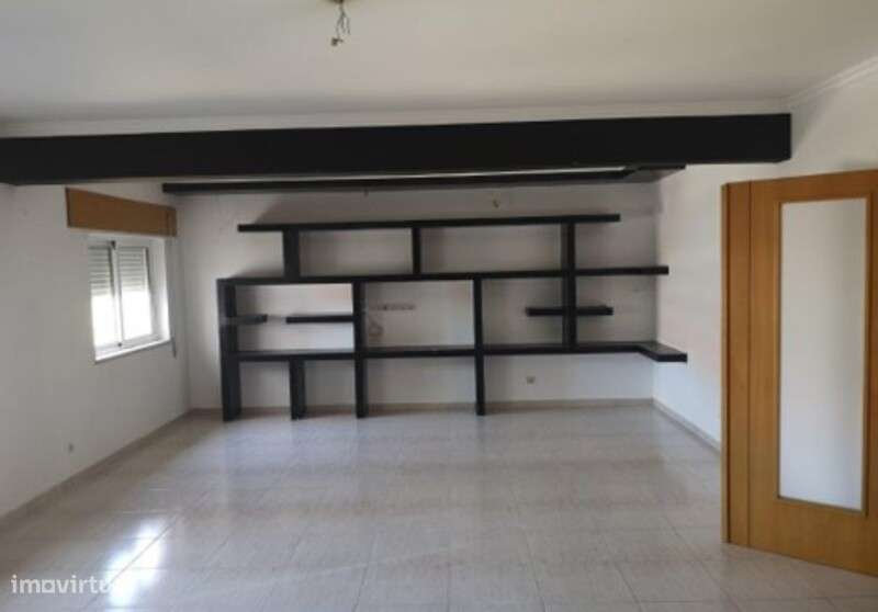 Apartamento T2 - Arrendado até NOVEMBRO - Grande imagem: 3/9