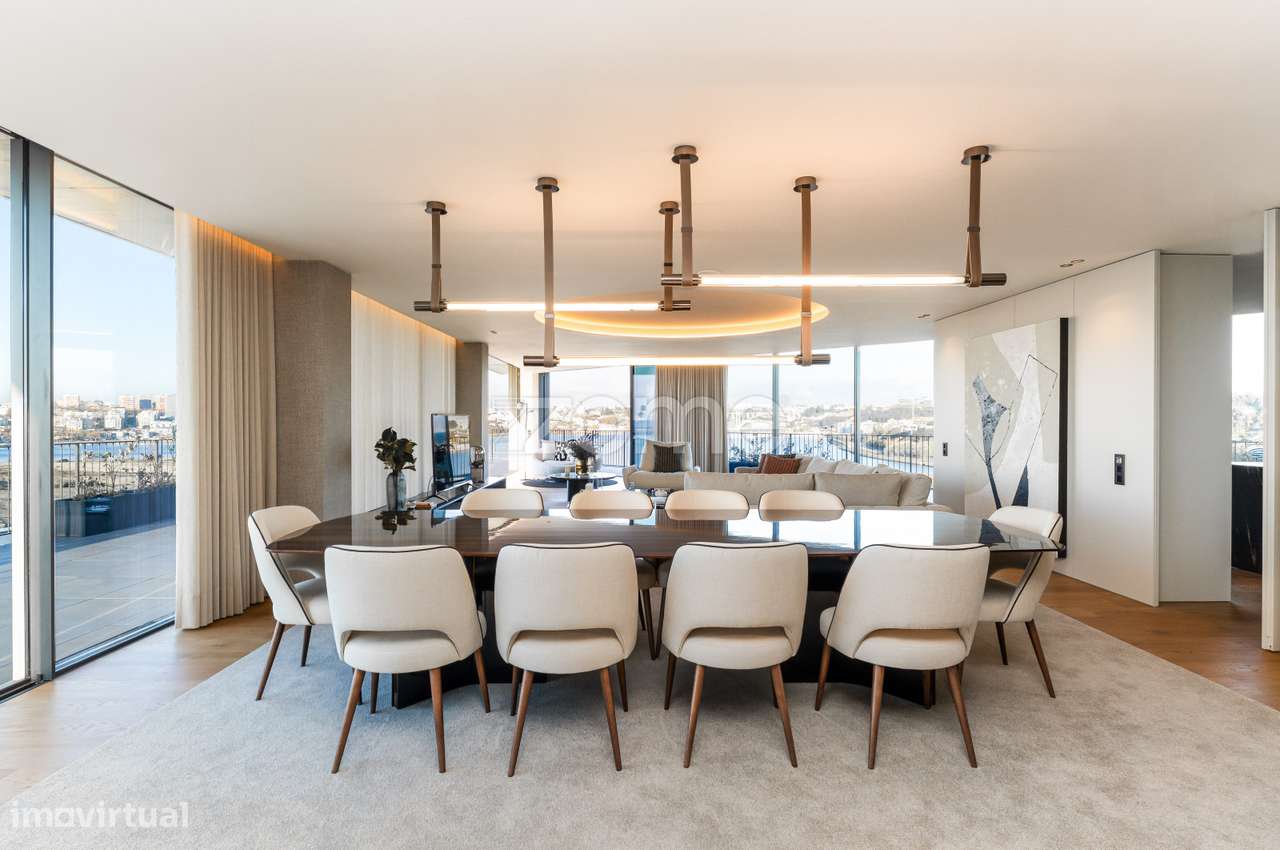 Penthouse T4 de Luxo com Terraço Panorâmico e Elevador Privativo - Grande imagem: 4/56