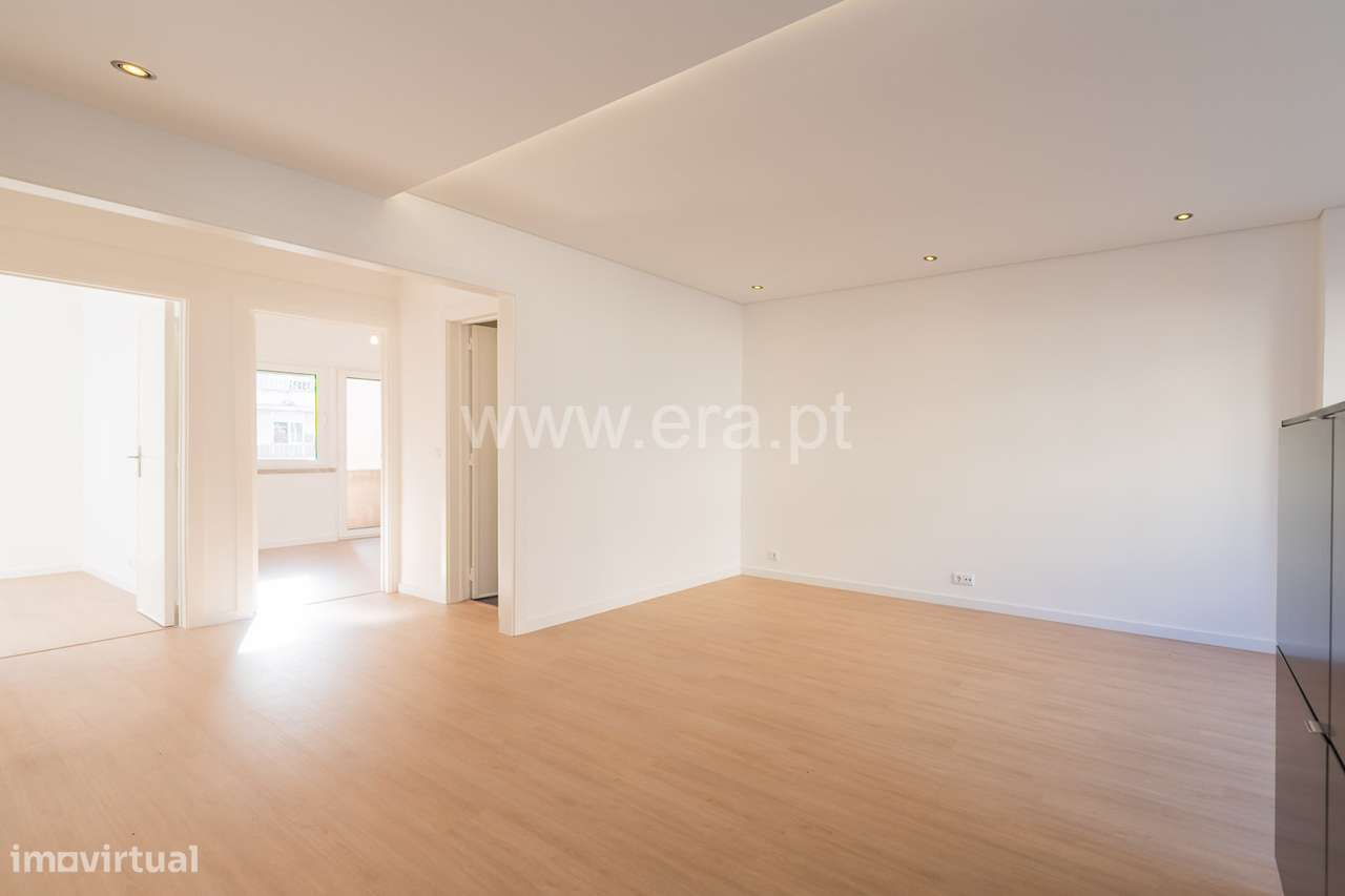 T2 Totalmente Remodelado a 5 Minutos do Metro — Odivelas - Grande imagem: 5/30