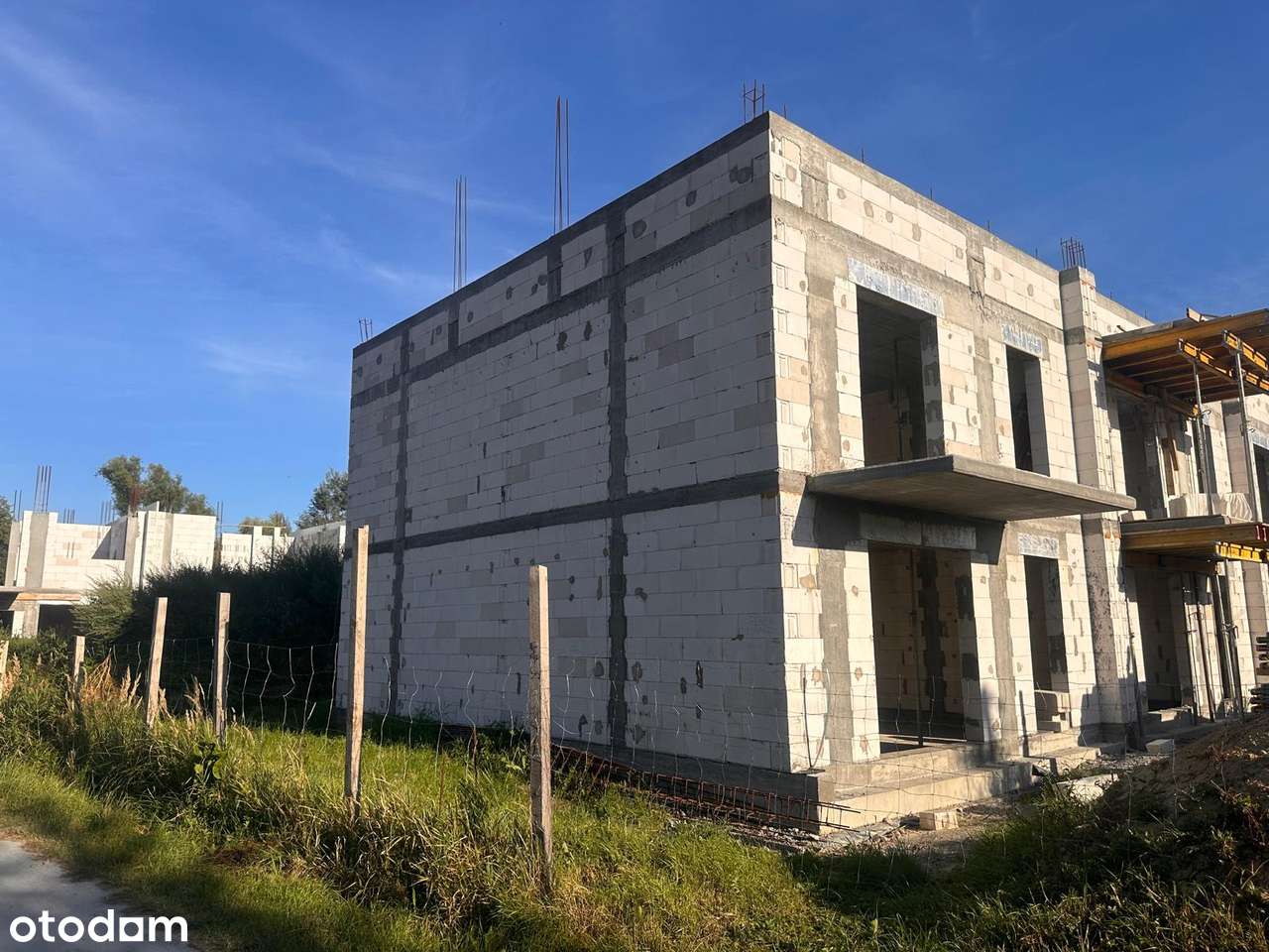 Dom narożny z dużym ogrodem-2