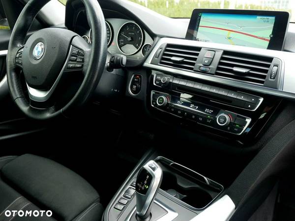 BMW Seria 3 320d xDrive Sport Line - 31