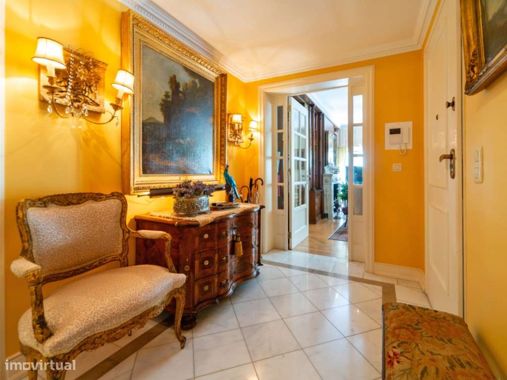 Apartamento T4 +1 em condomínio com estacionamento e arrecadação in... - Grande imagem: 2/42