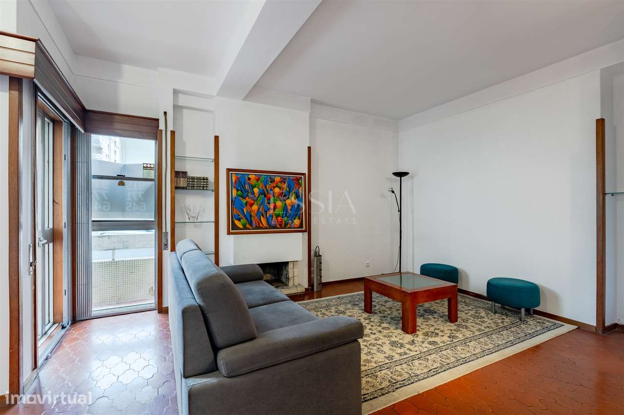 Apartamento T4 com Garagem Box entre o Marquês e Praça Sá Carneiro - Grande imagem: 2/33