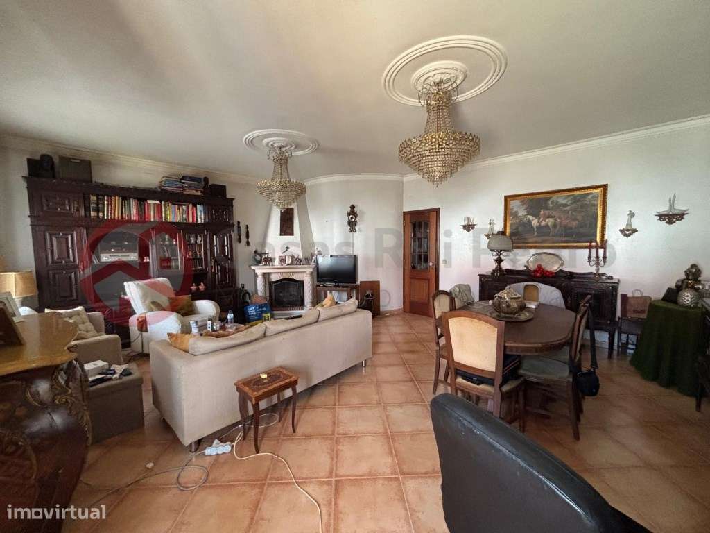 Moradia Isolada T5 numa zona sossegada e central em Alenquer - Grande imagem: 5/27