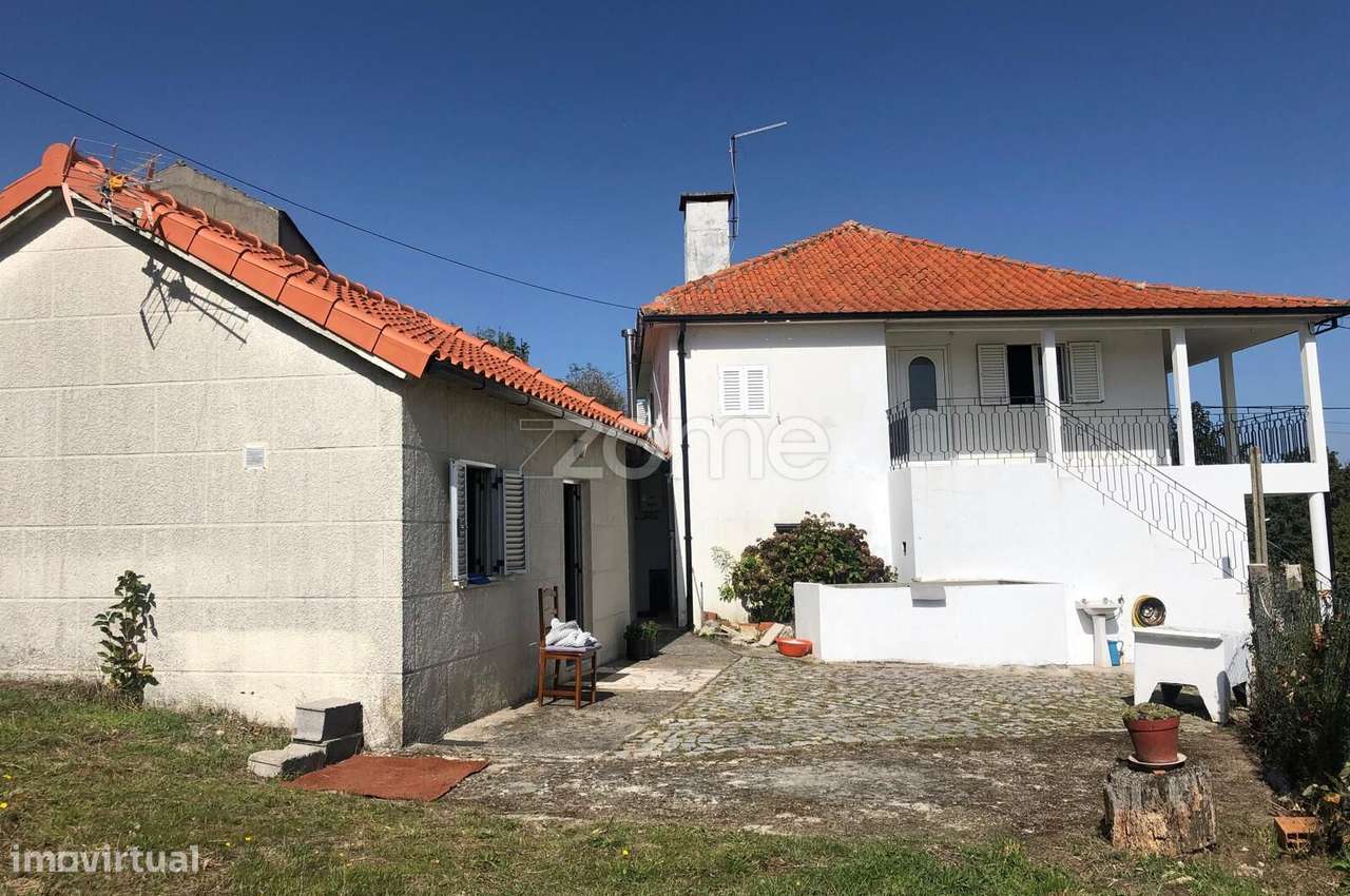 Quinta em Montalegre (cinco quartos e duas caas de banho-0