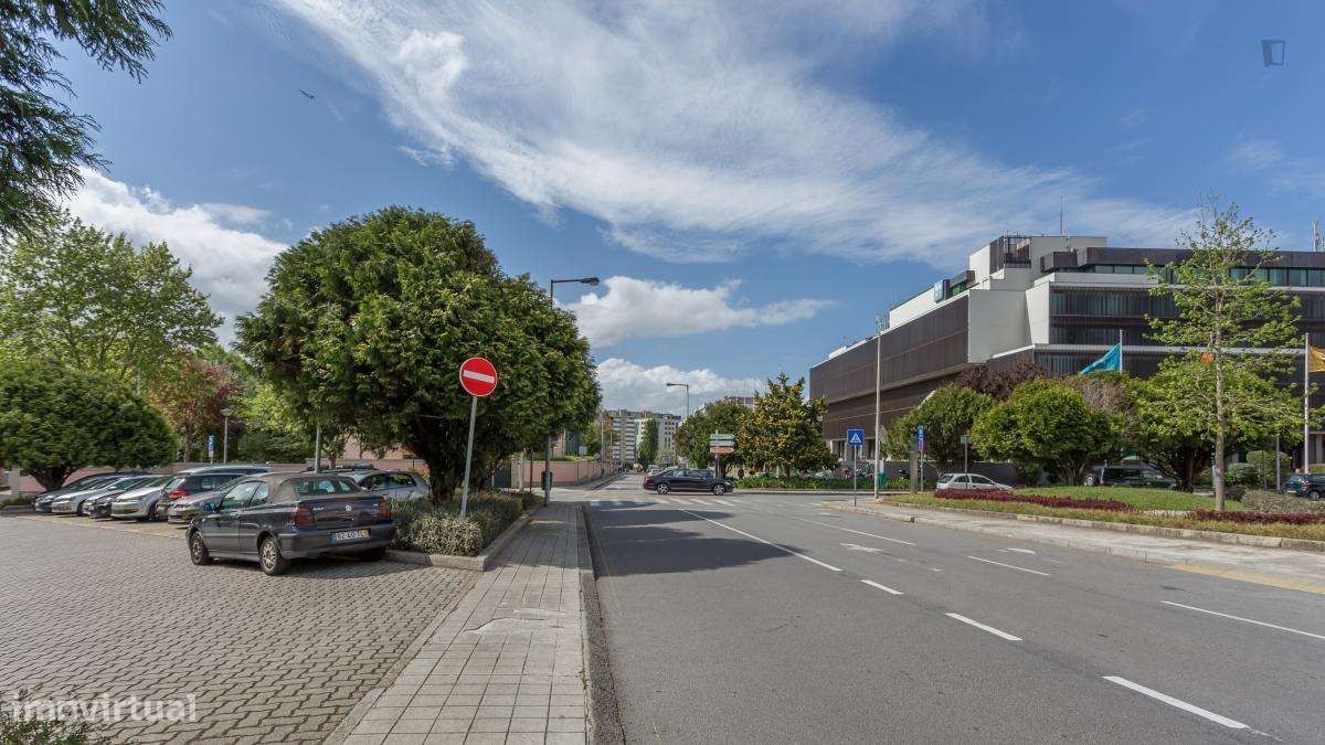 Quarto - localizado em Lordelo do Ouro Porto - Grande imagem: 4/10