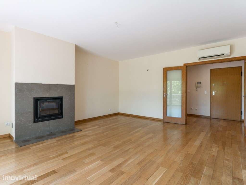 T3 com garagem e varanda com 23m2 - Colinas do Cruzeiro, Odivelas-3