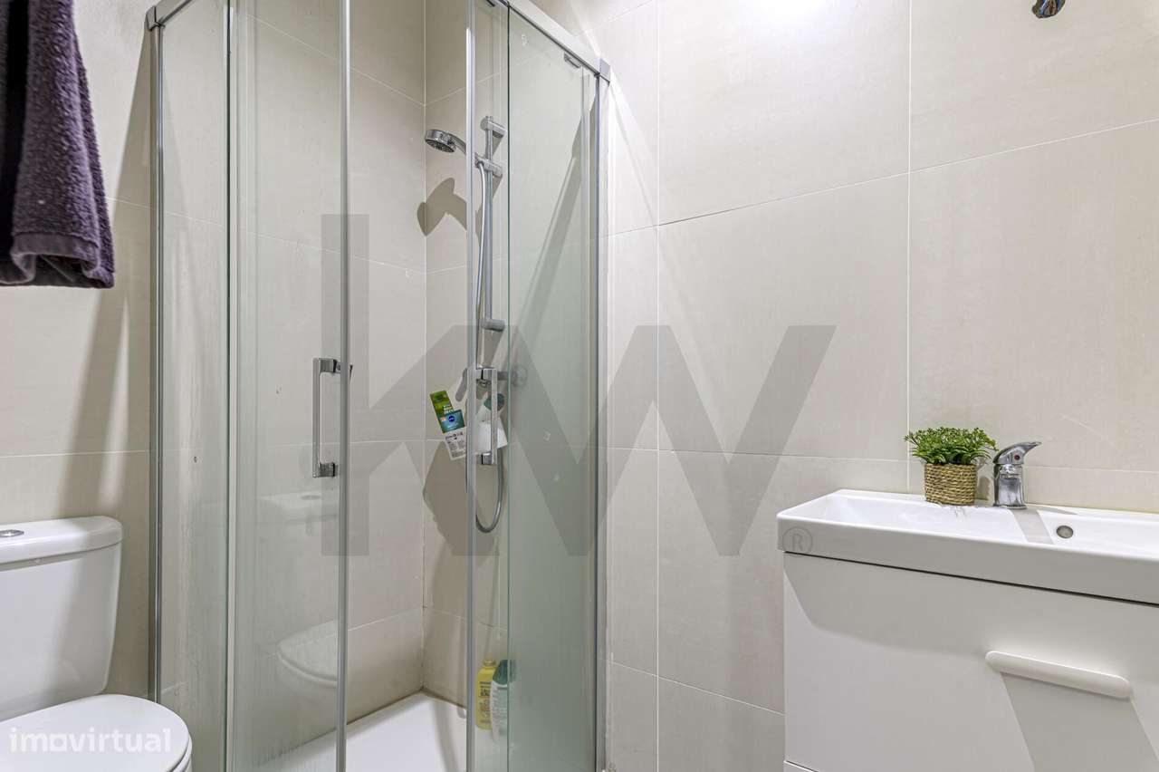 Oportunidade Única em S. Domingos de Benfica: T4 com Potencial e Local-35