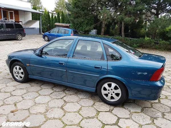 Opel Vectra 2.2 CDX - 14