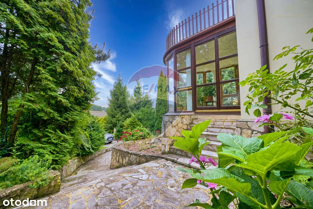 Klimatyczny dworek z basenem i kortem tenisowym-4