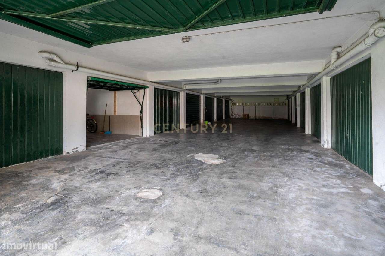 Garagem no centro da vila de Miranda do Corvo - Grande imagem: 2/6