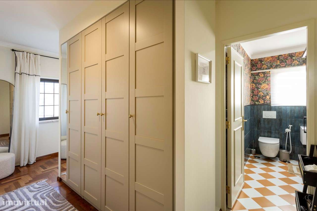 Moradia remodelada com jardim, garagem e vista desafogada, Algueirão,-33