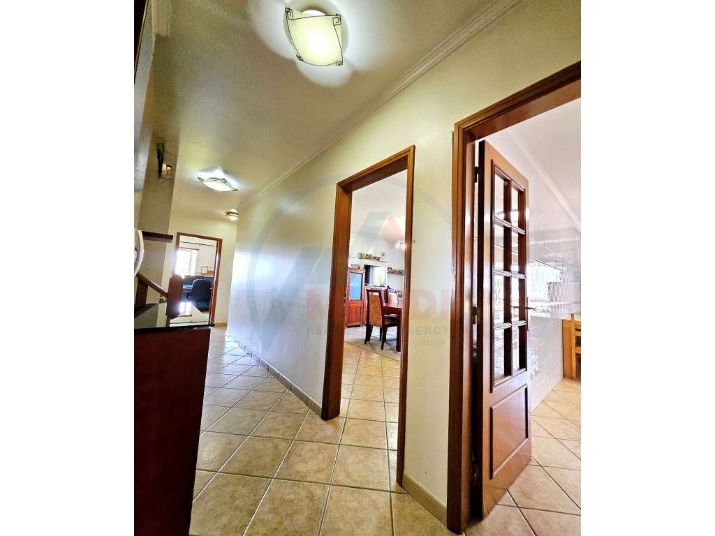 Apartamento T2+2 +2 (arrumo no ultimo piso com entrada independente... - Grande imagem: 5/34