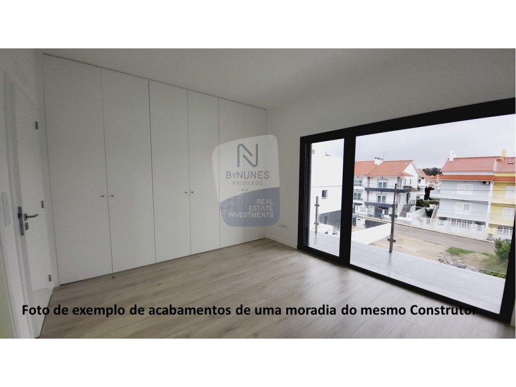 MORADIA GEMINADA | T4 | COM PISCINA | NOVA | VALE DE MILH...