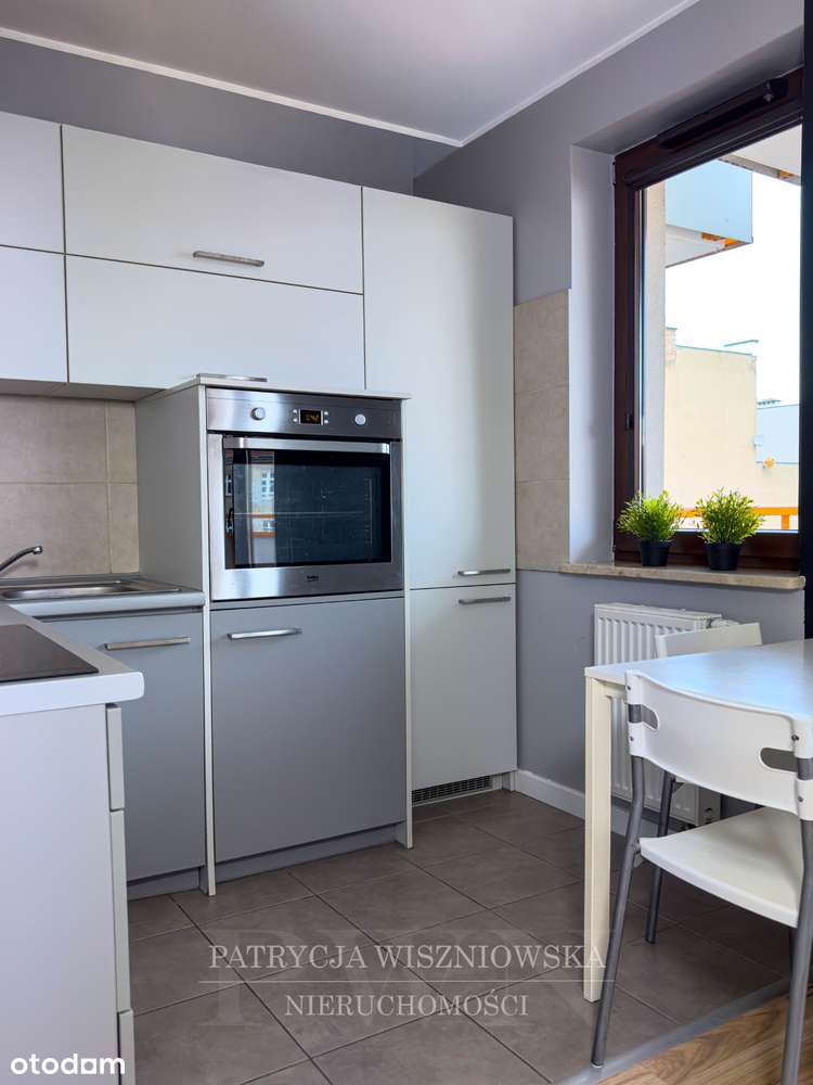 Kawalerka w świetnej lokalizacji, gotowa do wejścia od zaraz!-12