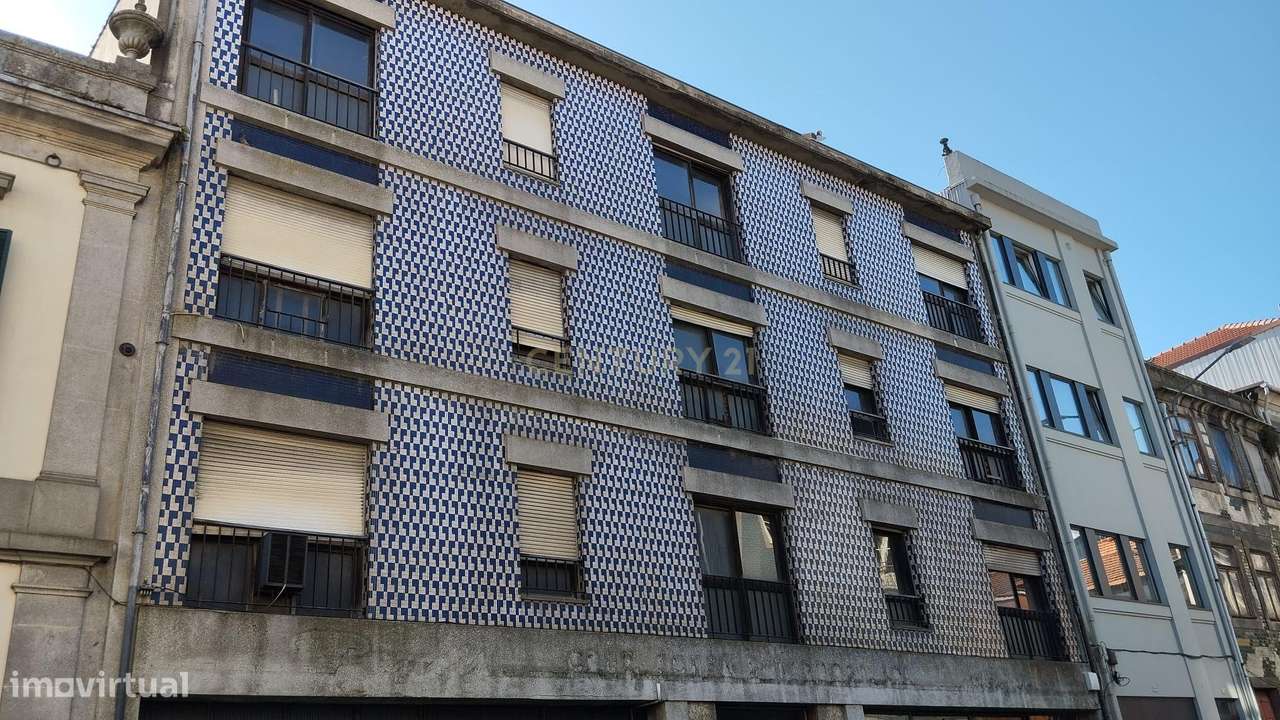 Prédio para remodelação total na Rua D. João IV - Porto-9