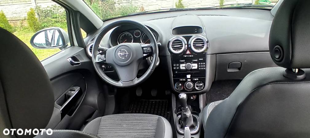 Opel Corsa 1.2 16V Cosmo - 12