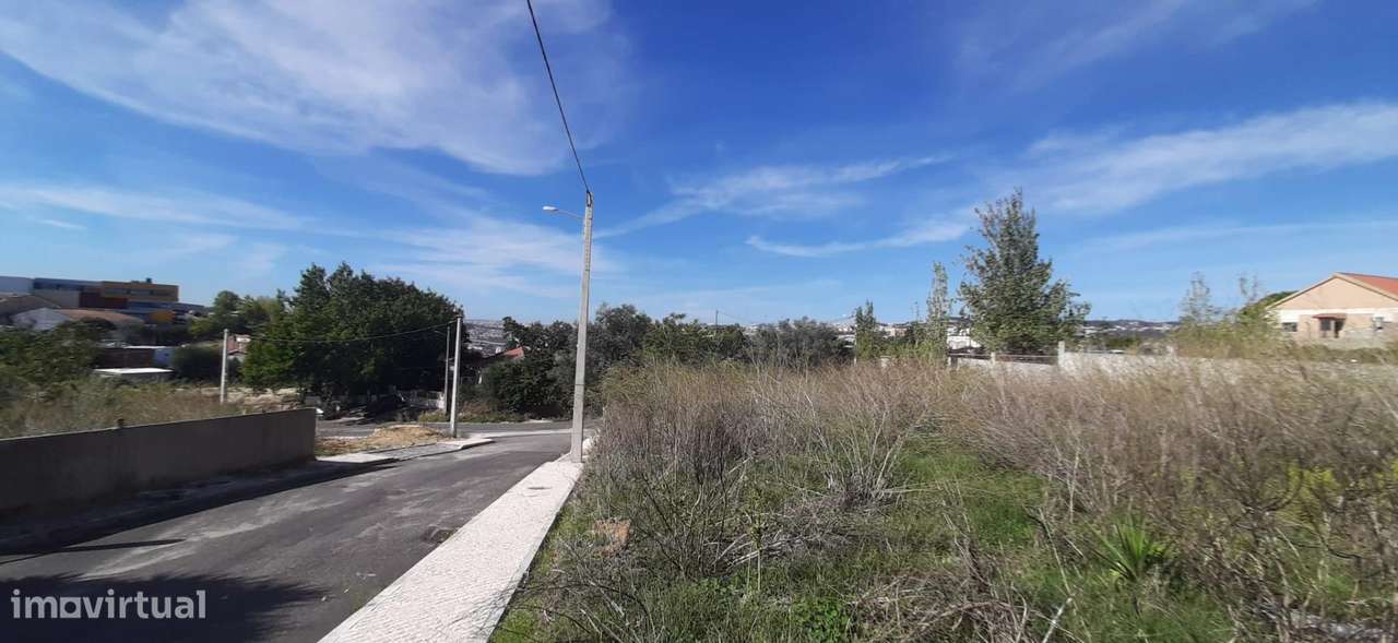Lote de Terreno Urbano para construção de moradia em Frielas-0