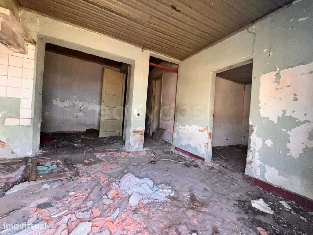 Moradia isolada para recuperar no Entroncamento - Grande imagem: 5/16