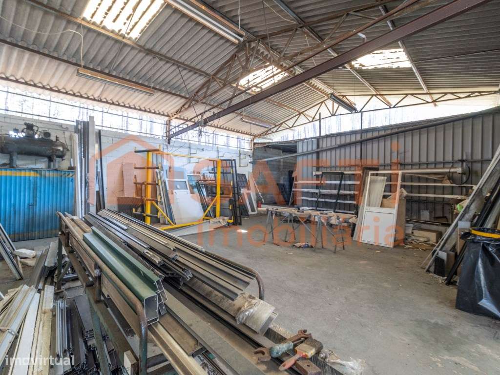 Pavilhão industrial com moradia - Grande imagem: 4/42