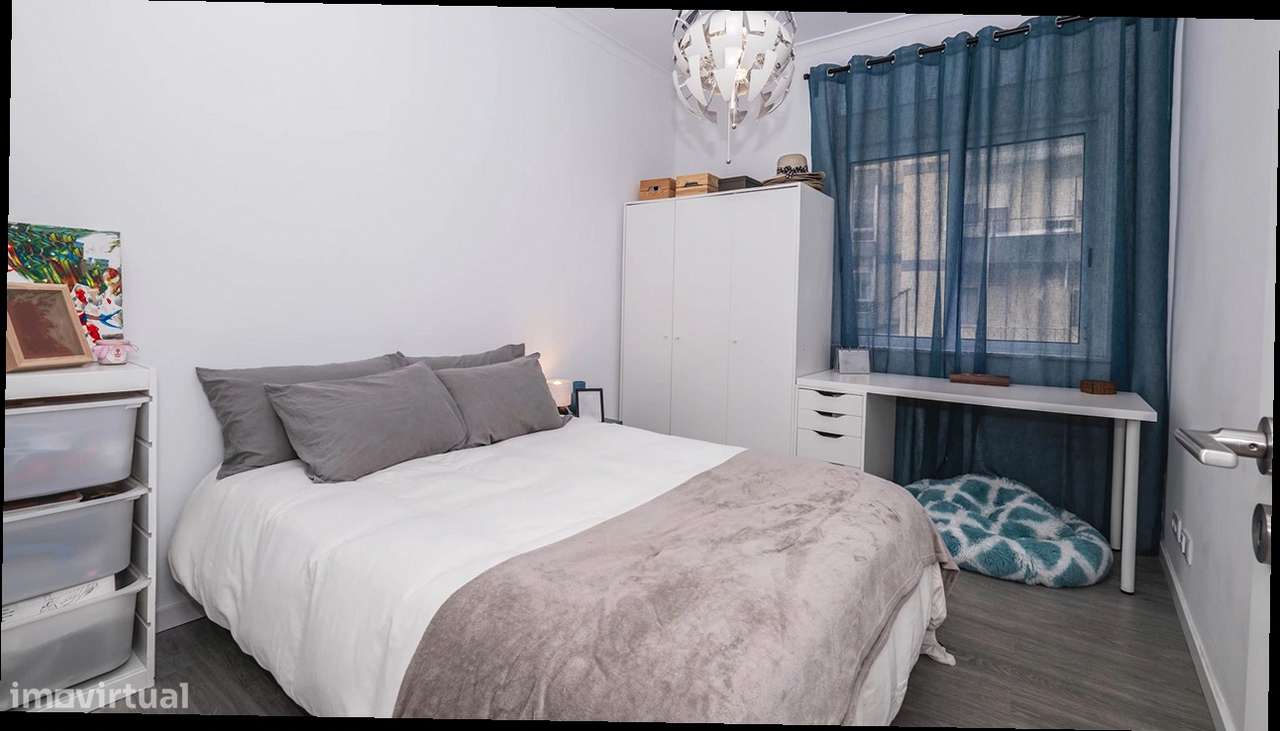 T2 com varanda, ar condicionado e mobília em Amora - Grande imagem: 3/24